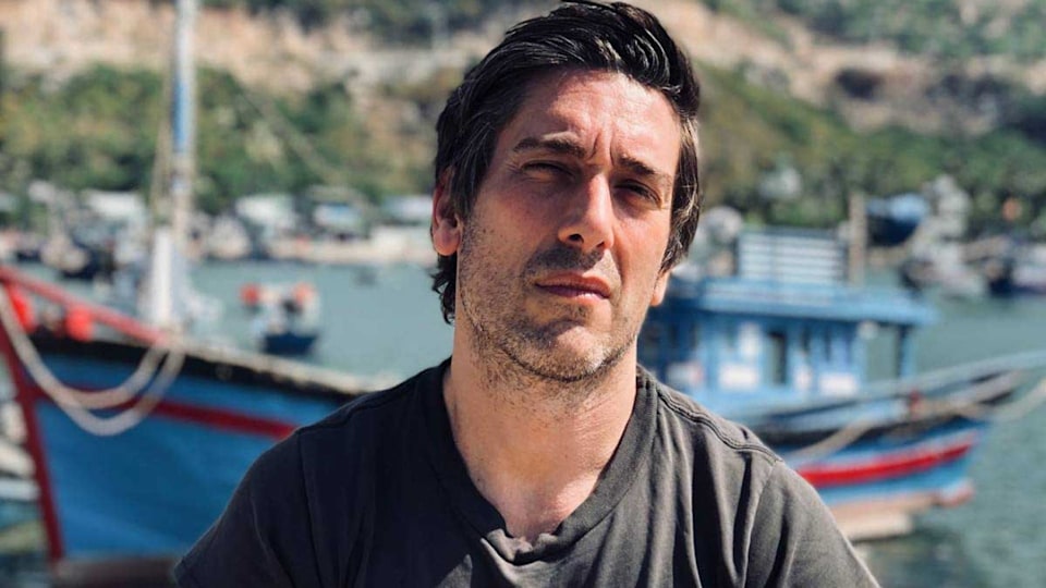ABC news anchor David Muir worries fans with emotional new year message |  HELLO!