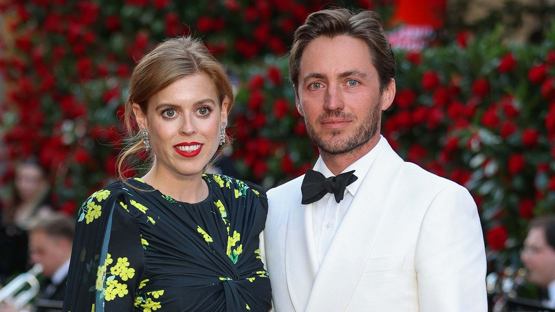 Princess Beatrice kissed by husband Edoardo Mapelli Mozzi in rare ...