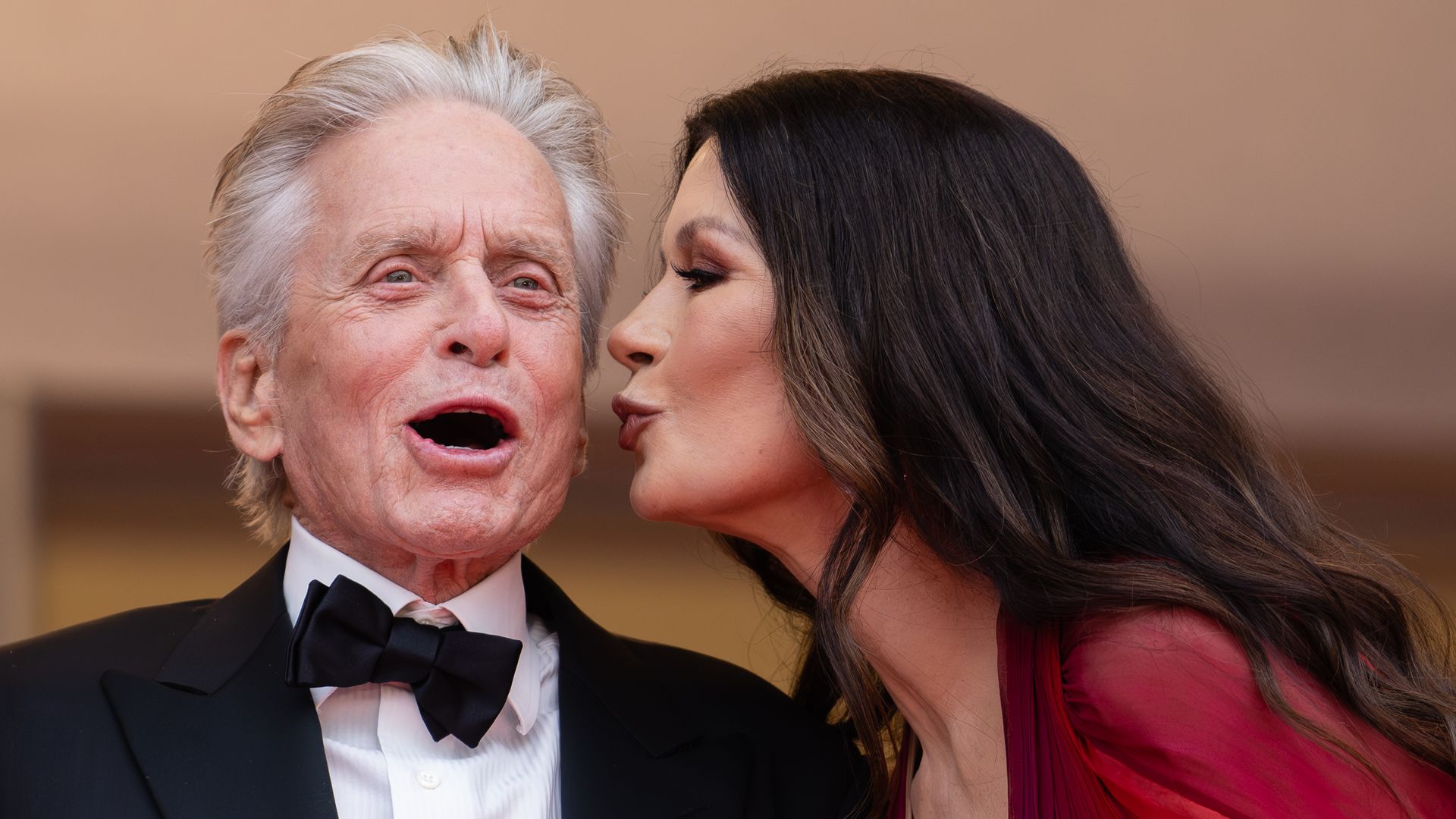 Michael Douglas in black tuxedo and Catherine Zeta-Jones in red dress