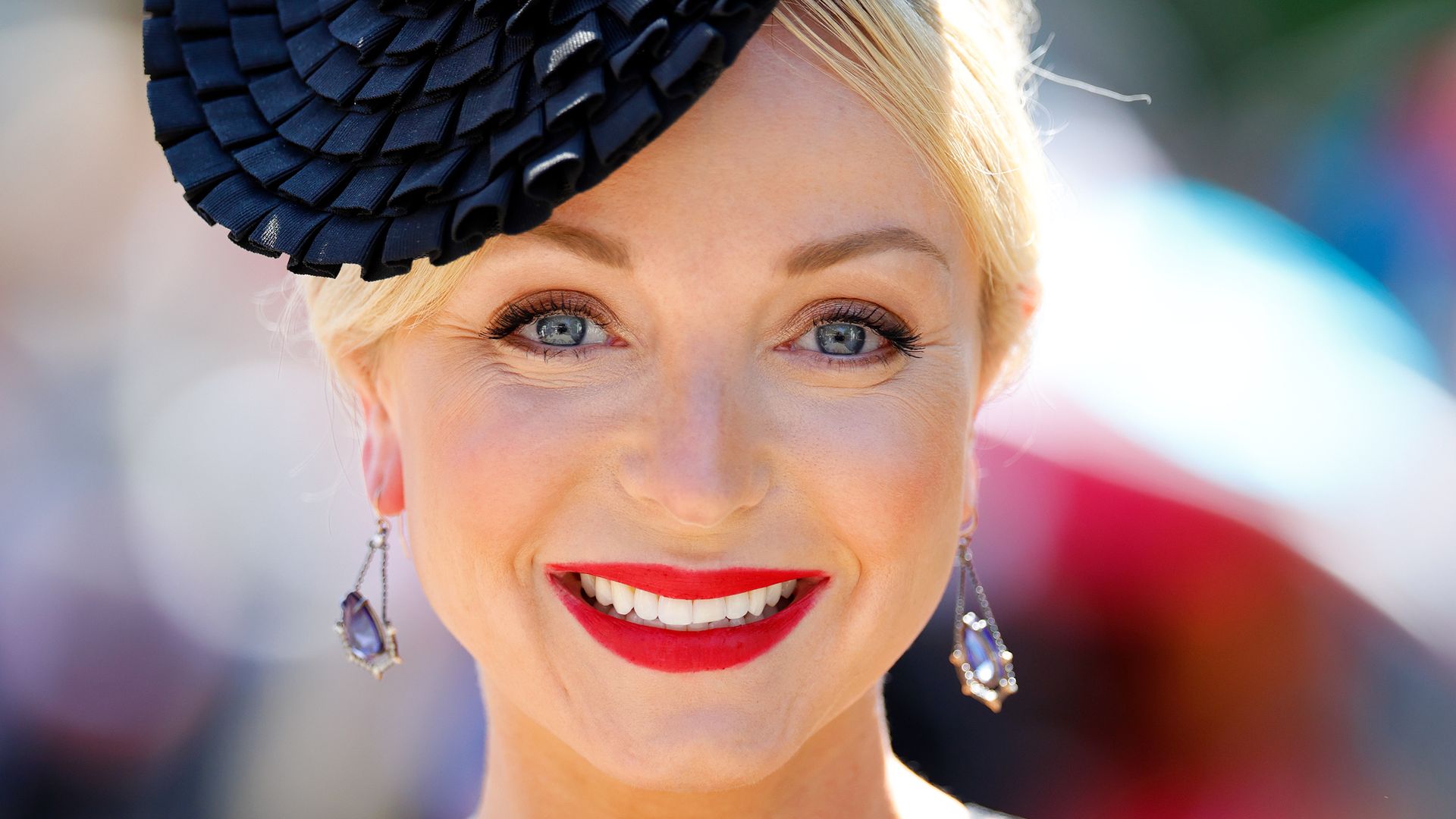 Call The Midwifes Helen George Wows In Swimsuit As She Poses For Rare Photo With Daughters Hello 3786