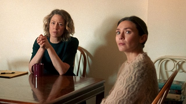 Carrie Coon as Katie and Elizabeth Olsen as Christina in His Three Daughters