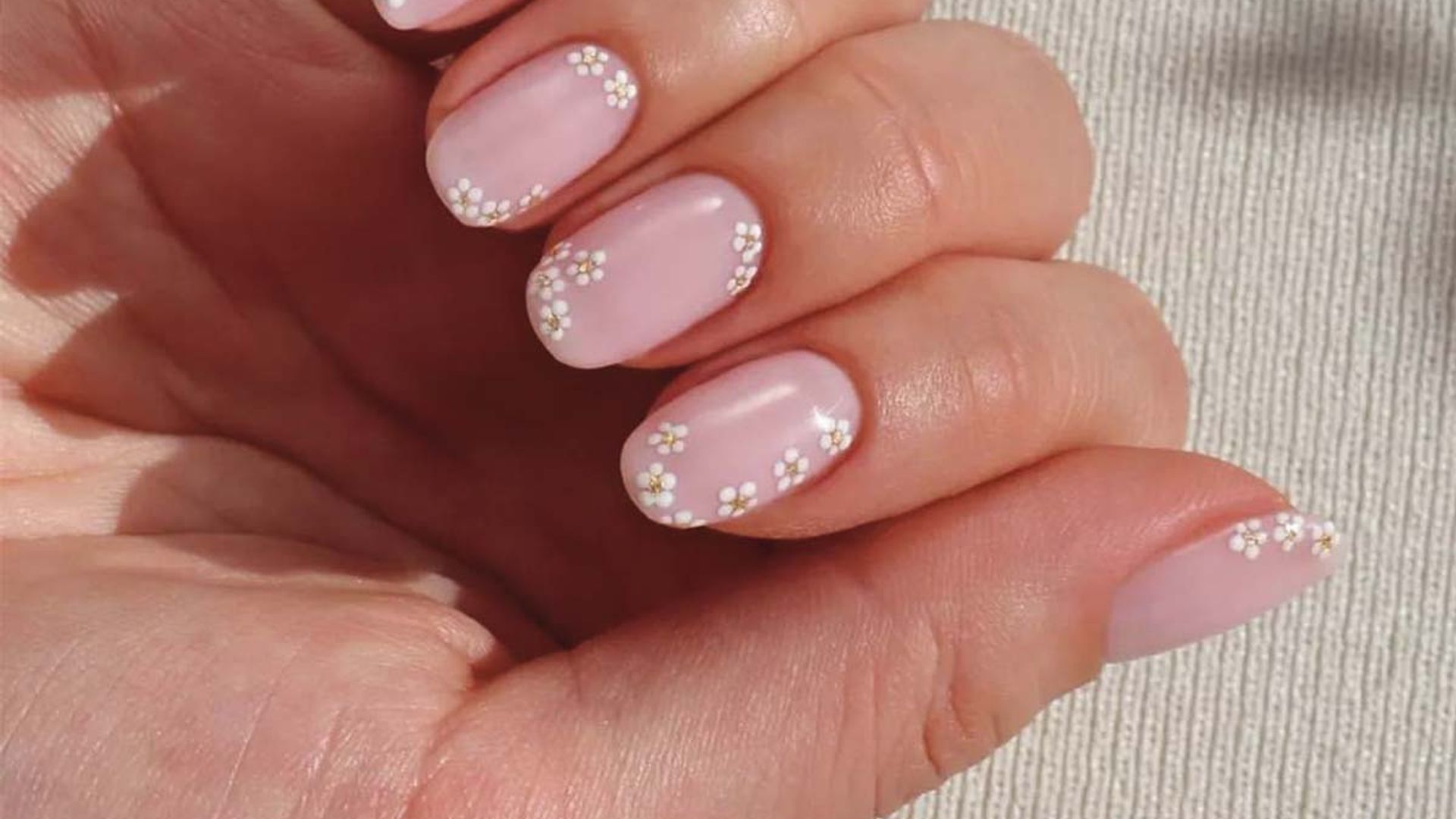 Elegant Nails by Liz - Spring Nails Design - Easy spring nail art ideas to  make your manicure stand out this season with geometric designs.⁠ ⁠ ⁠⁠Book  your appointment ☎️ (587)-435 8627⁠ ⁠