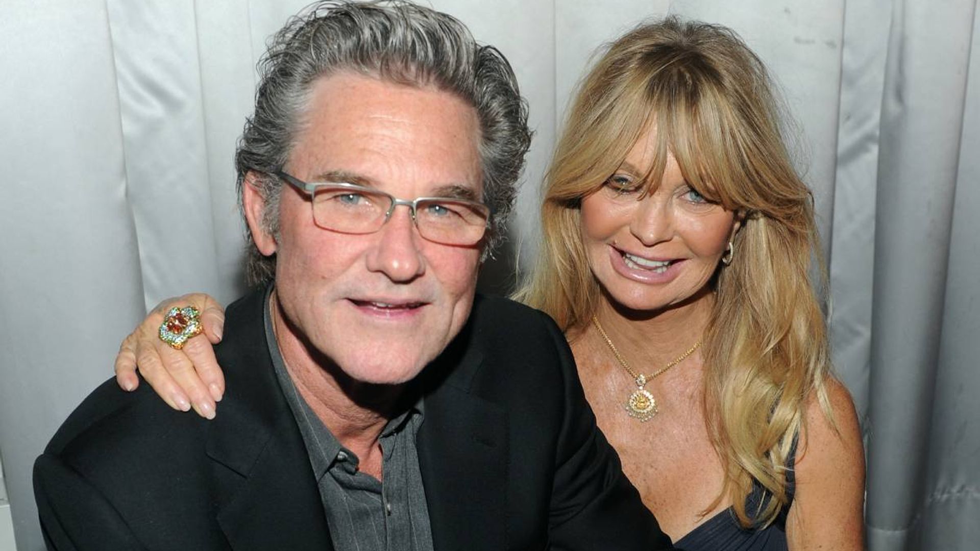 goldie hawn sparks reaction family photo