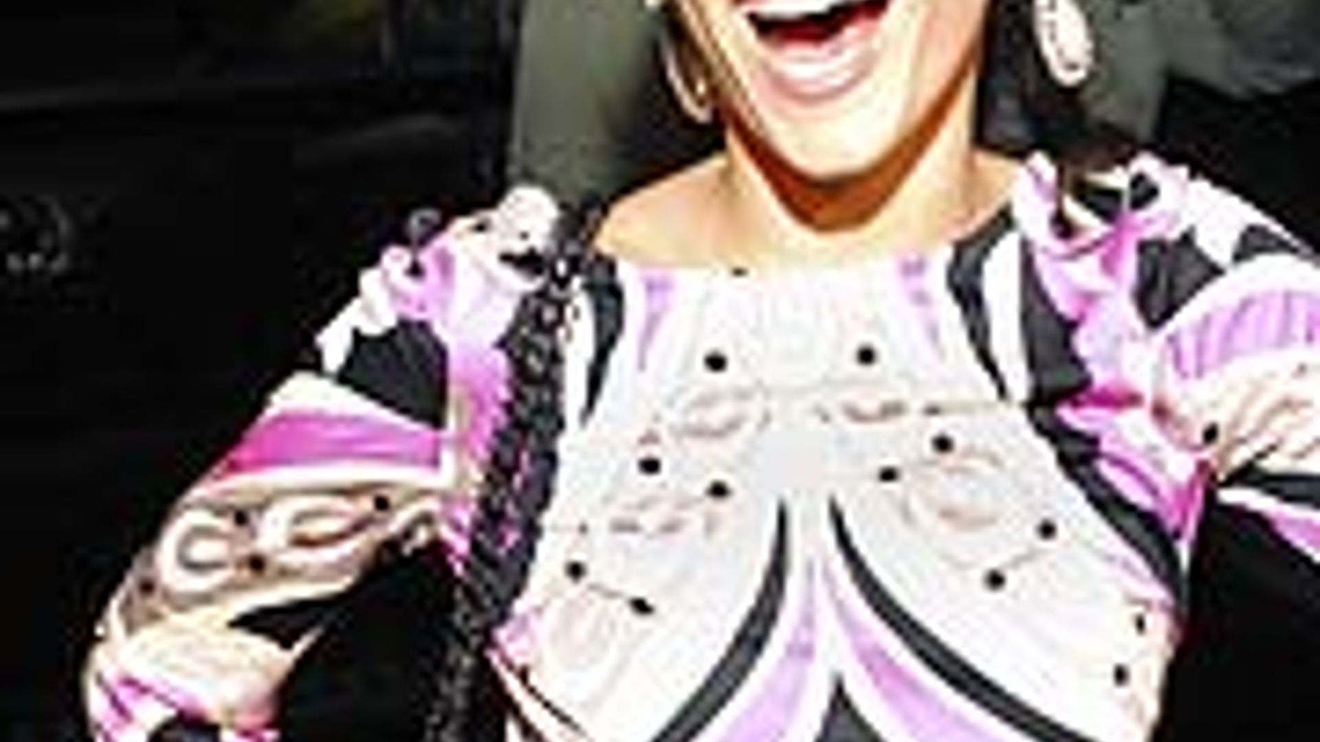 Nelly Furtado, Maneater, 'Maneater' Nelly shines HELLO!