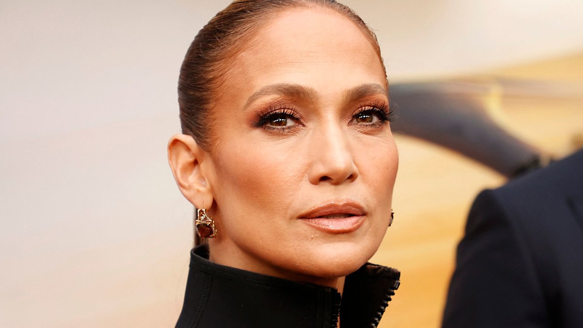 Jennifer Lopez wears bizarre scuba dress with plunging neckline to 'The ...