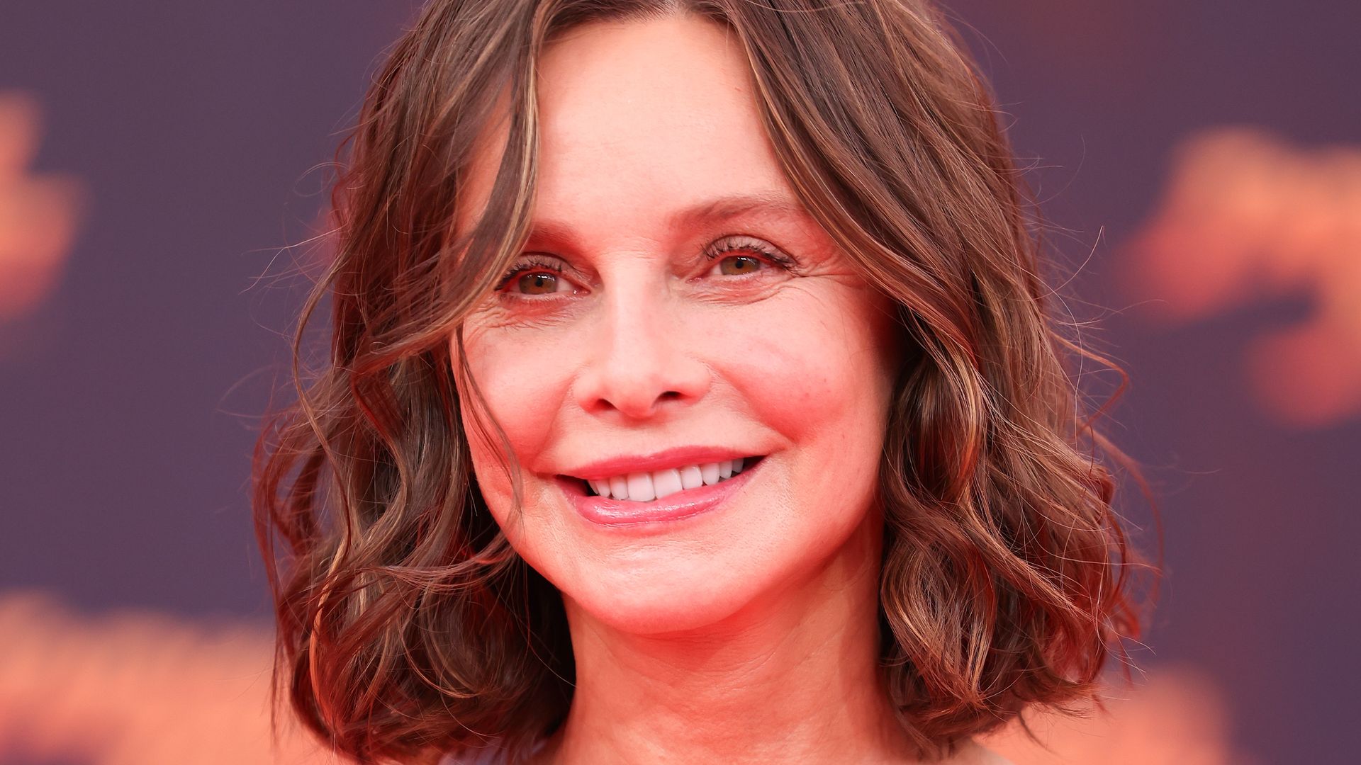 Calista Flockhart smiling at a red carpet photo shoot