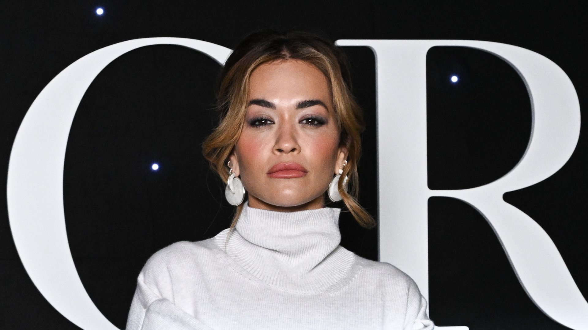 PARIS, FRANCE - JANUARY 19: (EDITORIAL USE ONLY - For Non-Editorial use please seek approval from Fashion House) Rita Ora attends the Dior Homme Menswear Fall/Winter 2024-2025 show as part of Paris Fashion Week on January 19, 2024 in Paris, France. (Photo by Stephane Cardinale - Corbis/Corbis via Getty Images)
