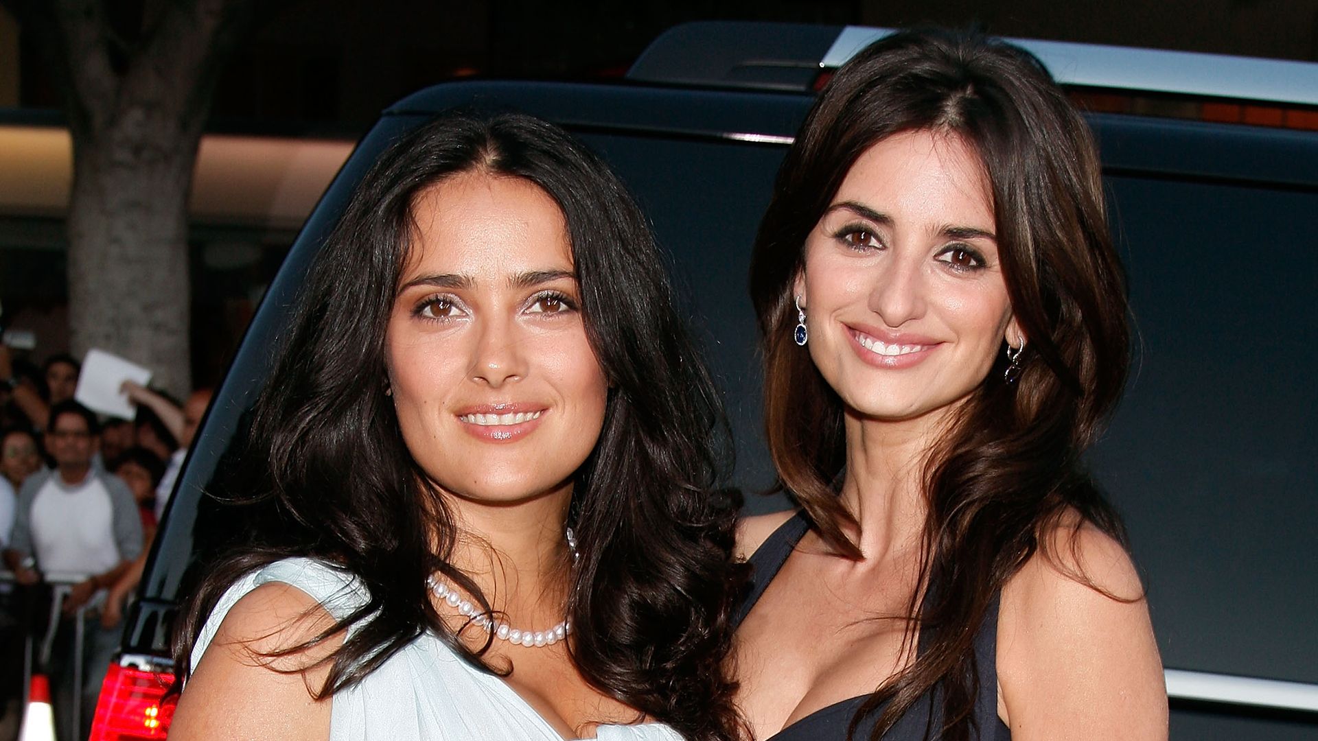 Salma Hayek and Penélope Cruz arrive on the red carpet at the premiere of "Vicky Cristina Barcelona" on August 4, 2008 in Westwood, California