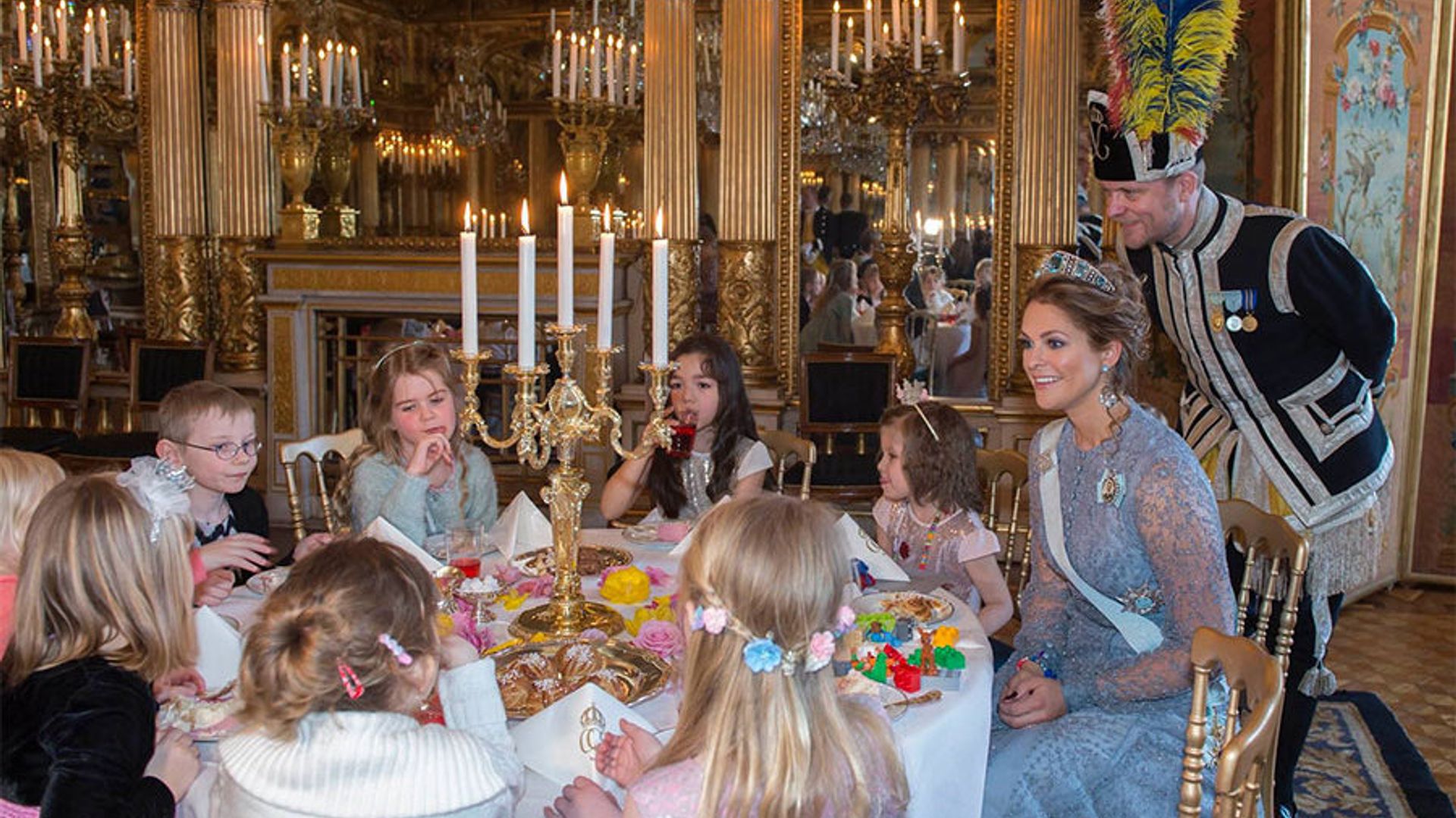 Принцесса проживает 7 жизнь. Чайная церемония в Великобритании Королевская семья. Чаепитие в королевском Дворце. Чаепитие в королевской семье.