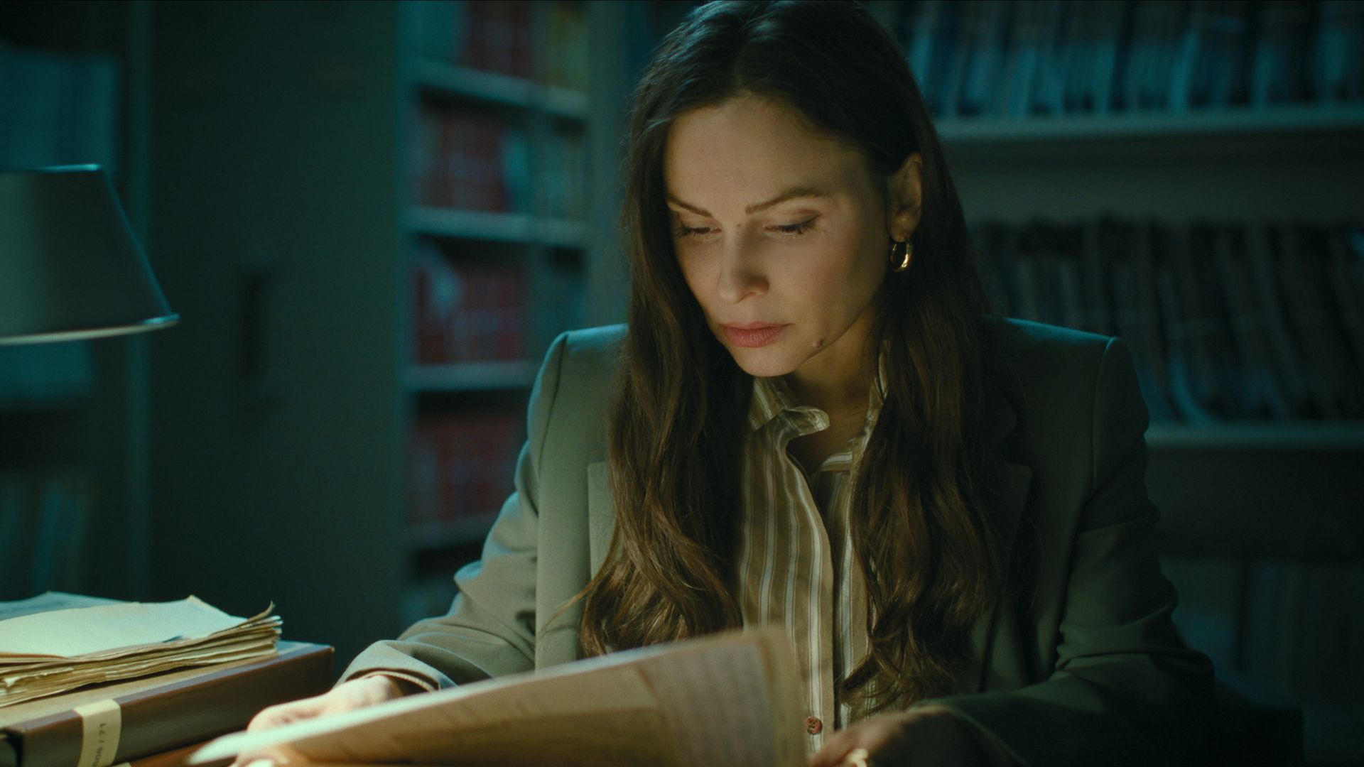 Mina Tander as Samira in Cassandra