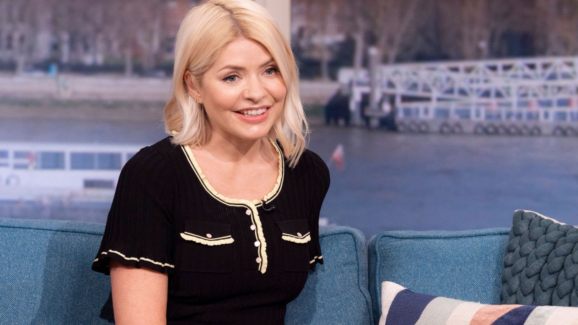 holly willoughby this morning black dress