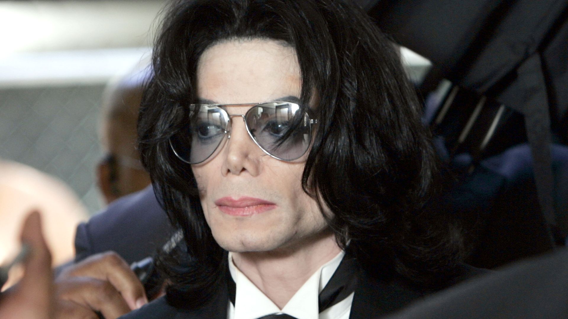 SANTA MARIA, CA - JUNE 13:  Michael Jackson prepares to enter the Santa Barbara County Superior Court to hear the verdict read in his child molestation case June 13, 2005 in Santa Maria, California. After seven days of deliberation the jury has reached a not guilty verdict on all 10 counts in the trial against Michael Jackson. Jackson was charged in a 10-count indictment with molesting a boy, plying him with liquor and conspiring to commit child abduction, false imprisonment and extortion. He pleaded innocent.  (Photo by Kevork Djansezian-Pool/Getty Images)