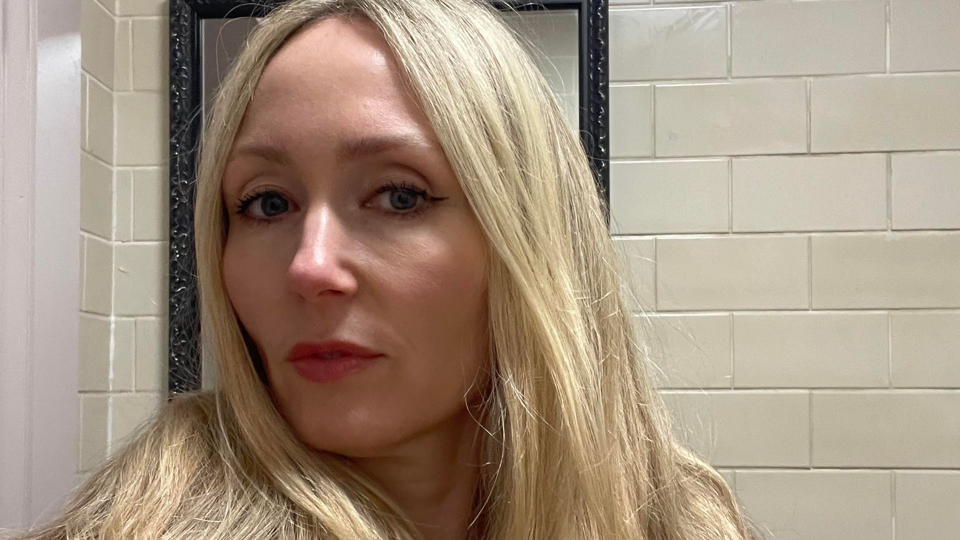 A selfie of Cassie showing that she is a 'sinker'