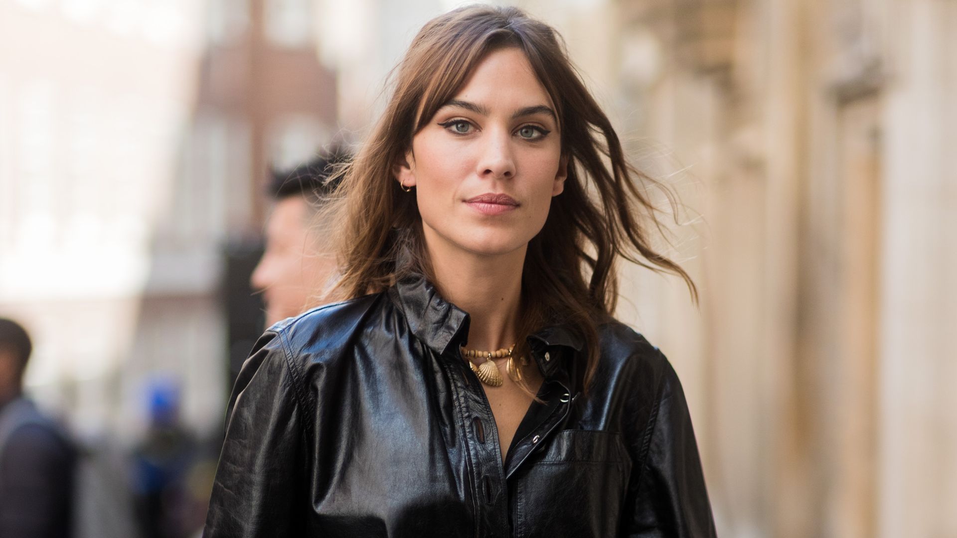 Alexa Chung's 'moving house outfit' is actually seriously chic