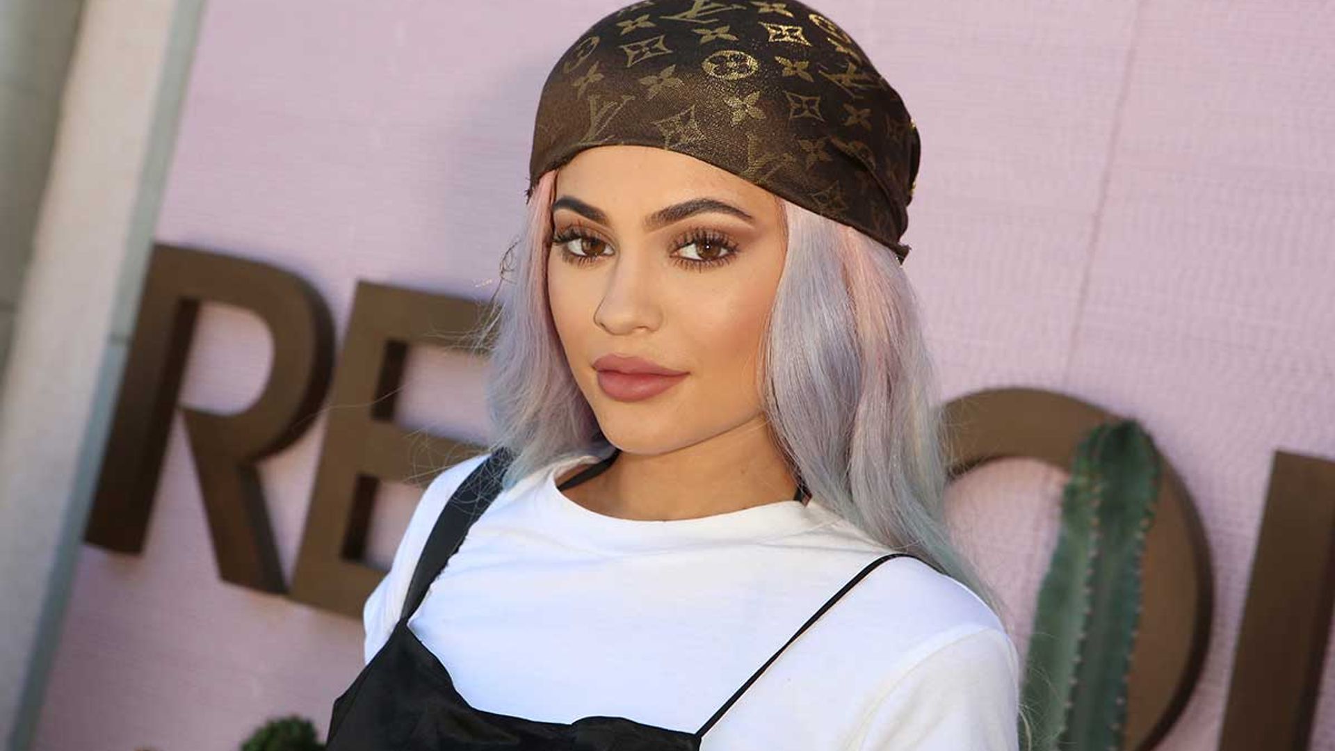 kylie jenner makes fan cry