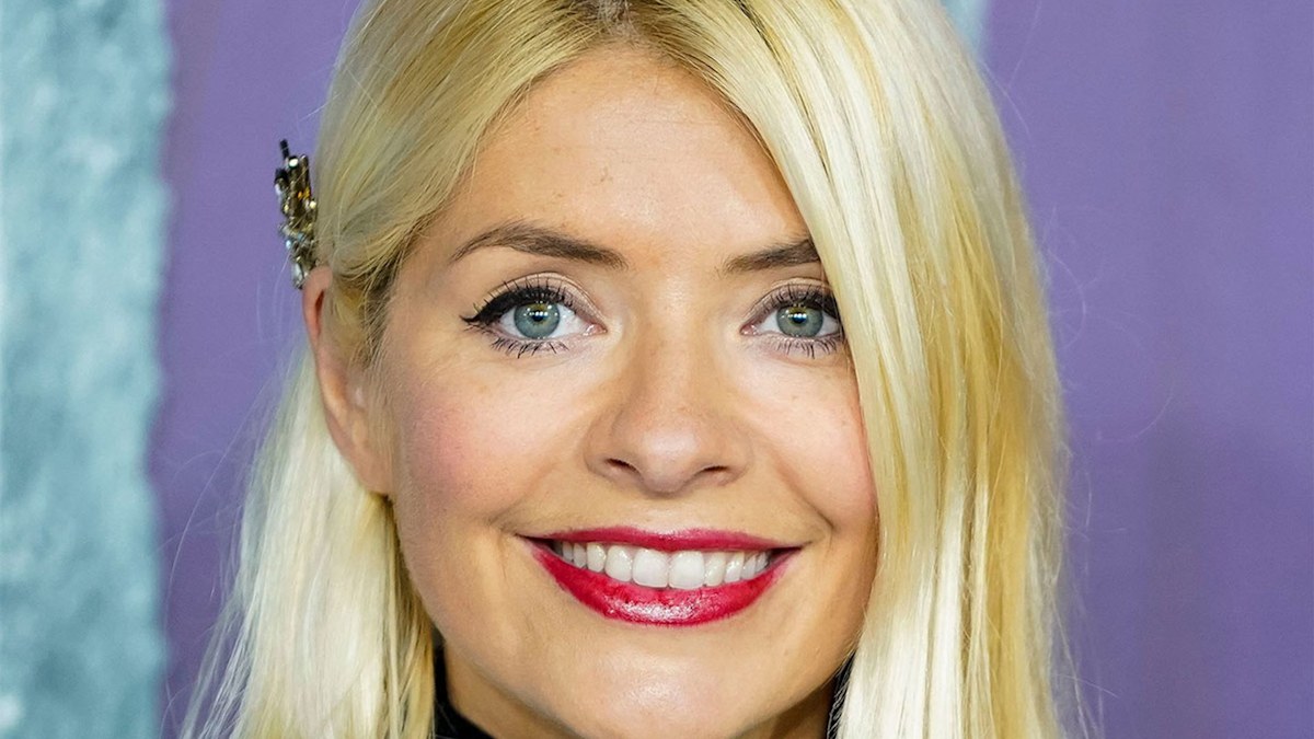 Holly Willoughby's sparkly Zara pleated skirt makes This Morning fans ...