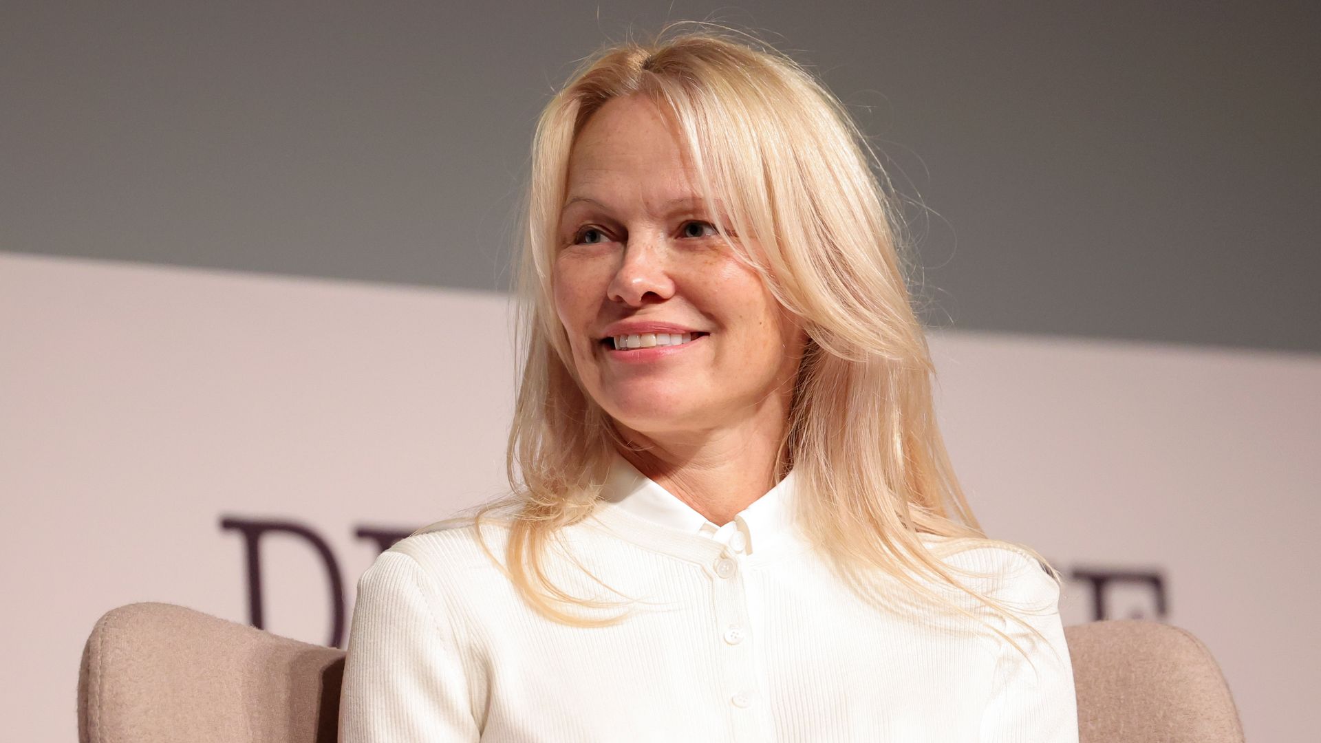 Pamela Anderson steals the show with bold new hairstyle on the red carpet