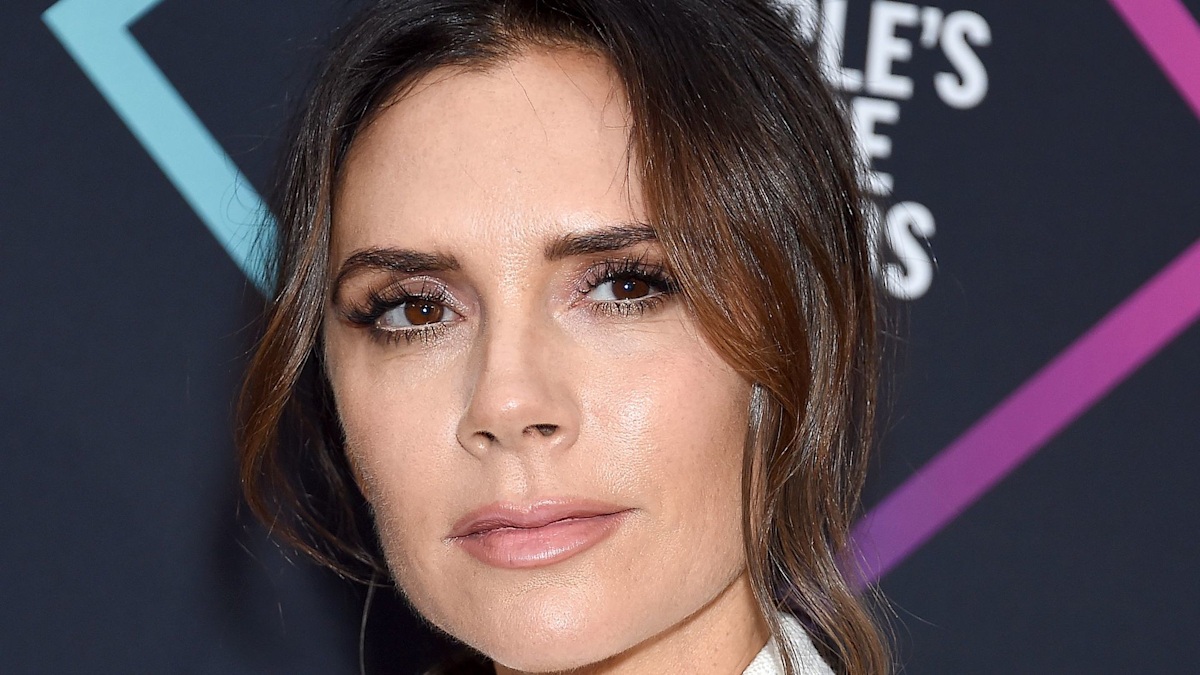 Victoria Beckham showcases washboard abs in flawless gym selfie