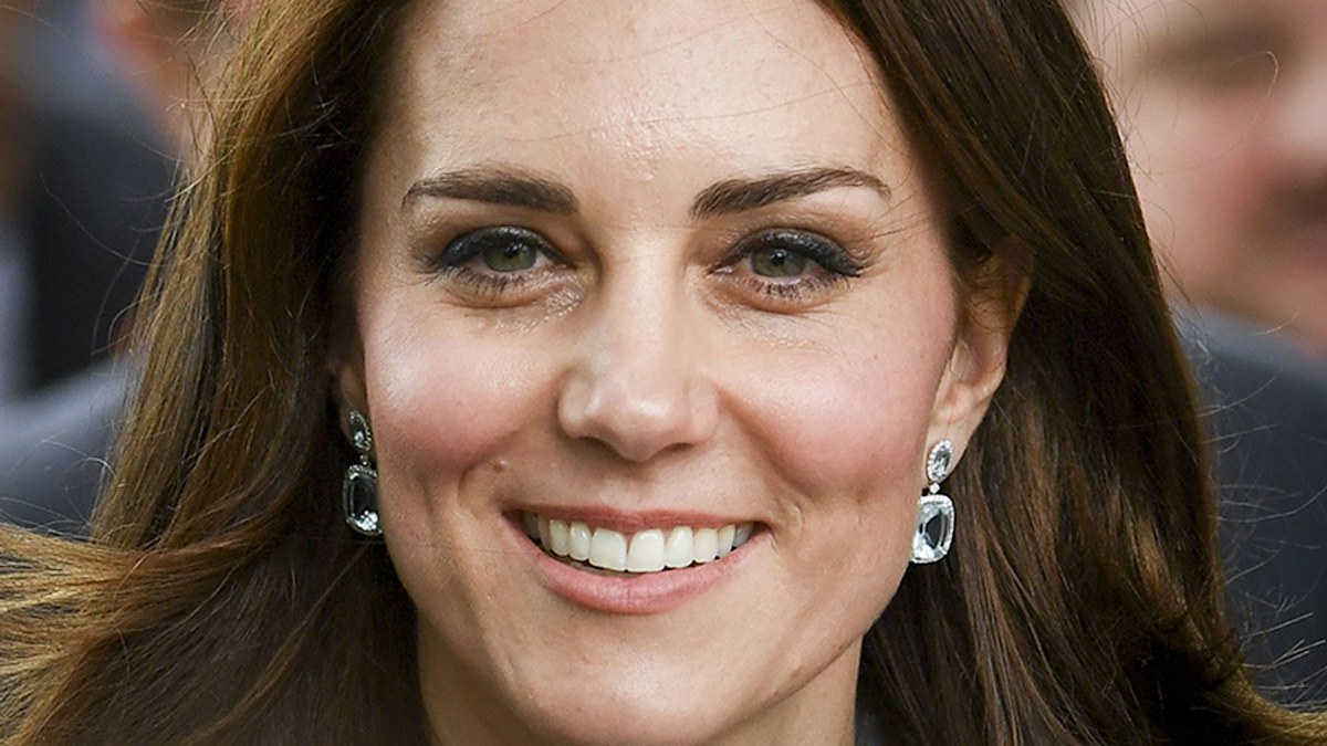 Kate Middleton's favourite pearl earrings | HELLO!