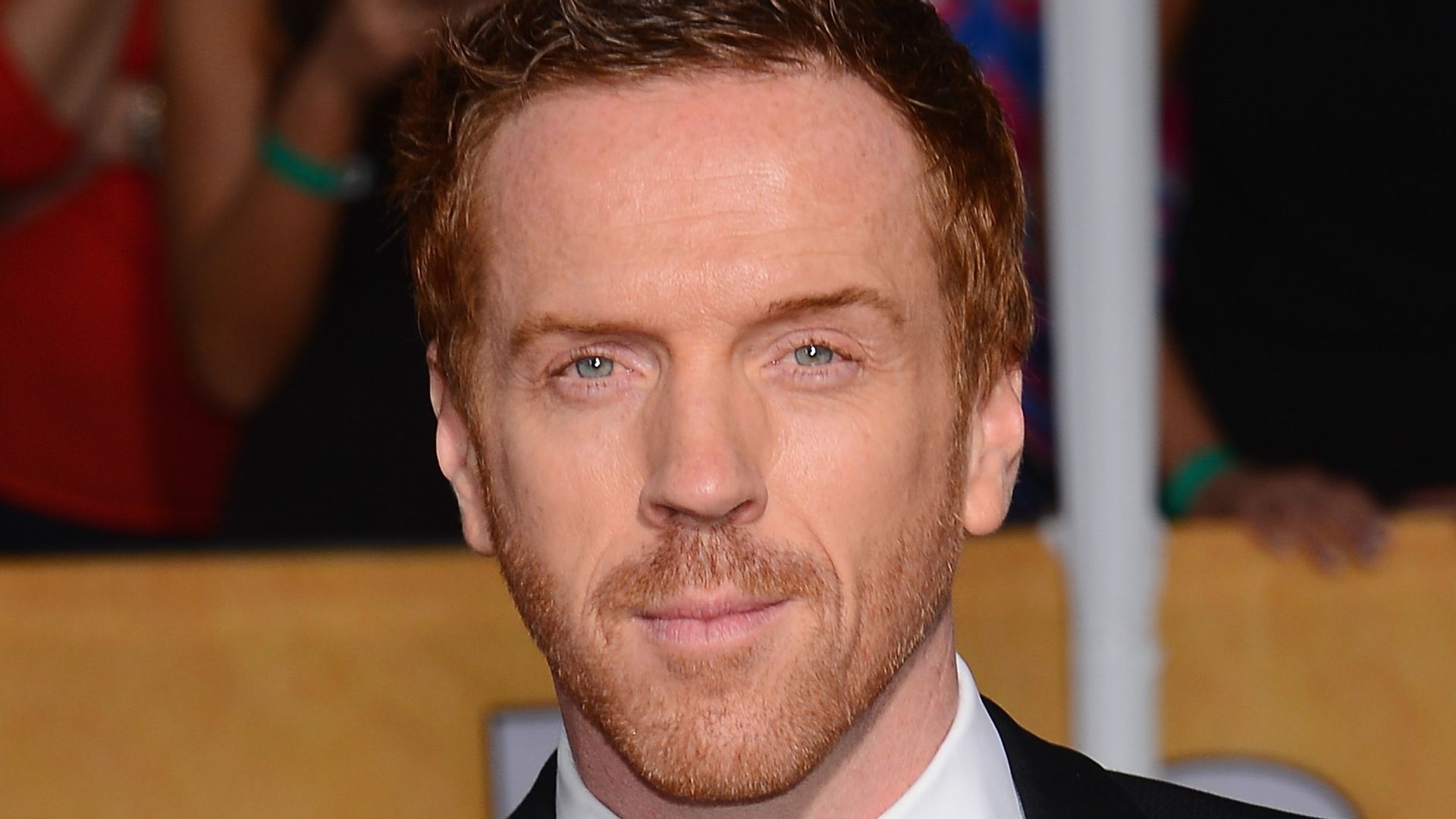 Actor Damian Lewis posing in a suit 