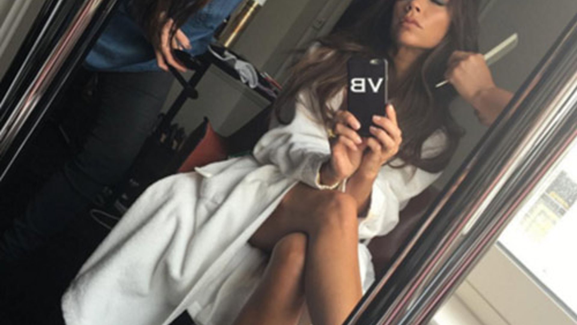 Victoria Beckham is glam even in a robe and slippers!