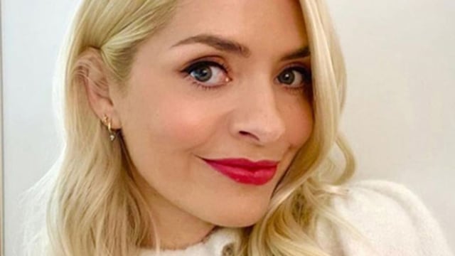 holly willoughby red lip