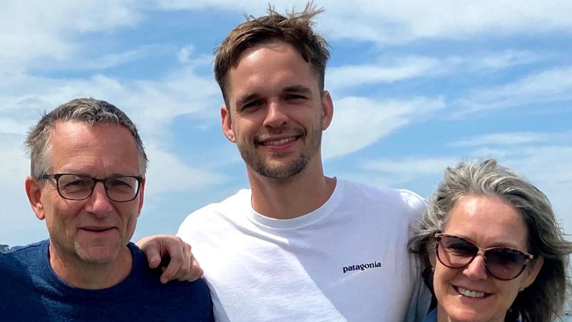 The late michael mosley stood beside Dr Clare Mosley and Dr Jack Mosley outside 