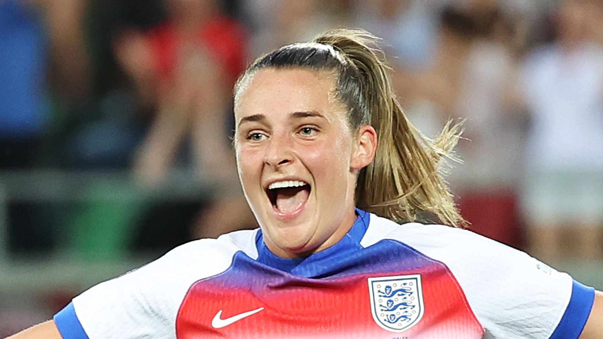  Lioness star's £7k 'fuss-free' engagement ring