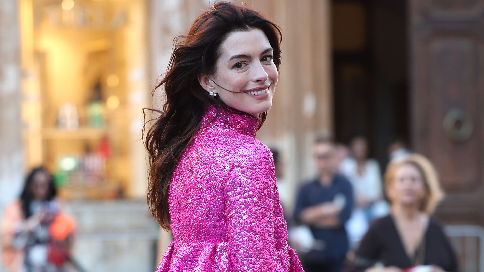 ROME, ITALY - JULY 08: Anne Hathaway is seen arriving at the Valentino Haute Couture Fall/Winter 22/23 fashion show on July 08, 2022 in Rome, Italy. (Photo by Jacopo Raule/Getty Images)