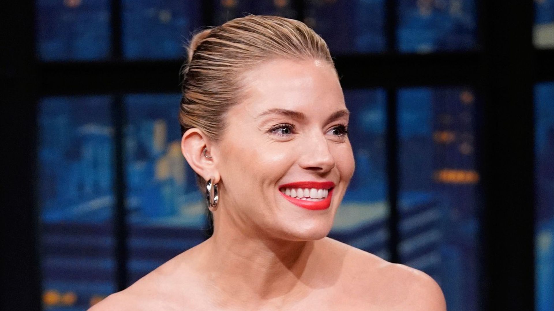 Sienna Miller wows in stunning figure-hugging dress during appearance on  Seth Meyers