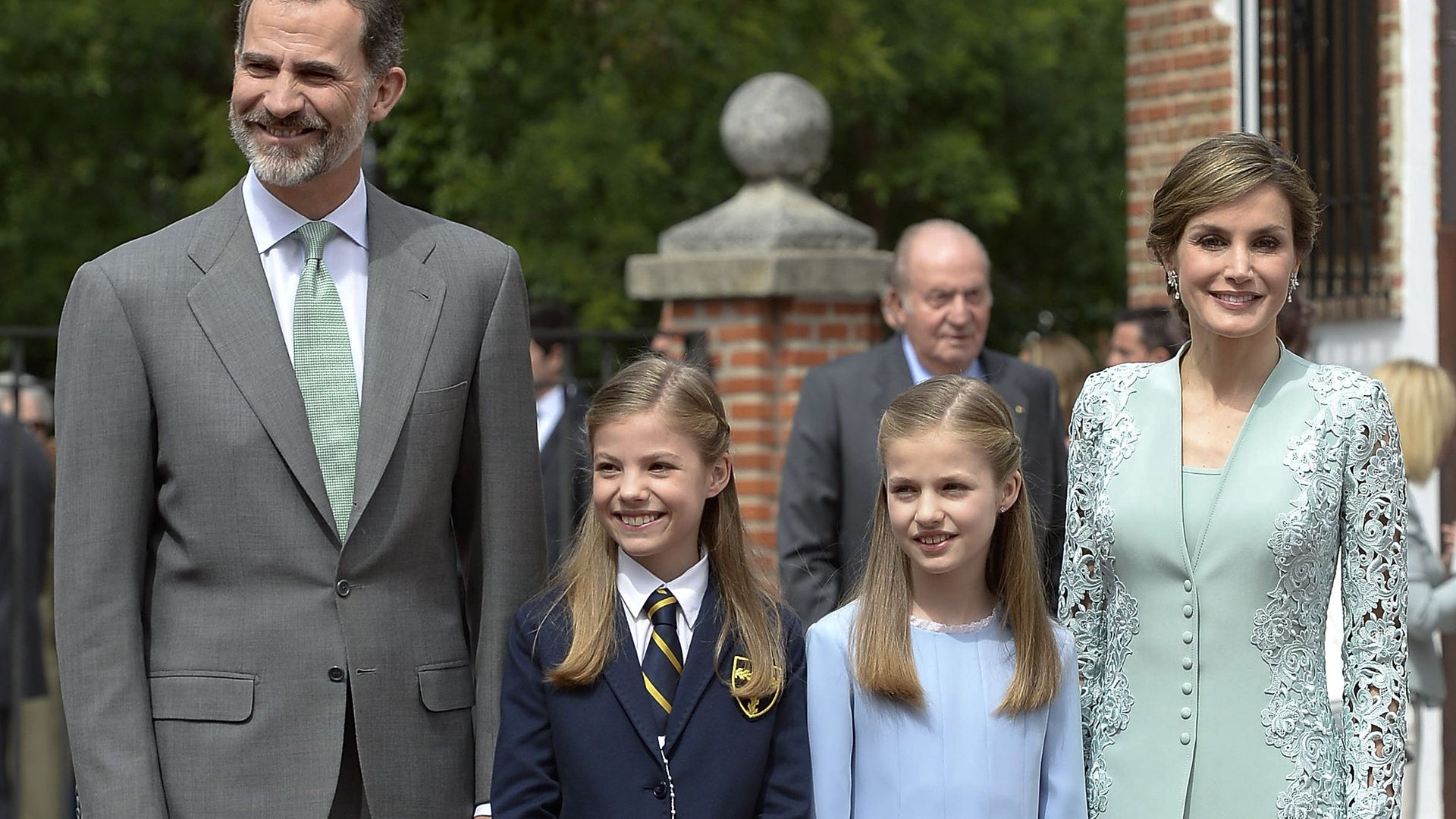 King Felipe, Infanta Sofia, Princess Leonor and Queen Letizia in a row