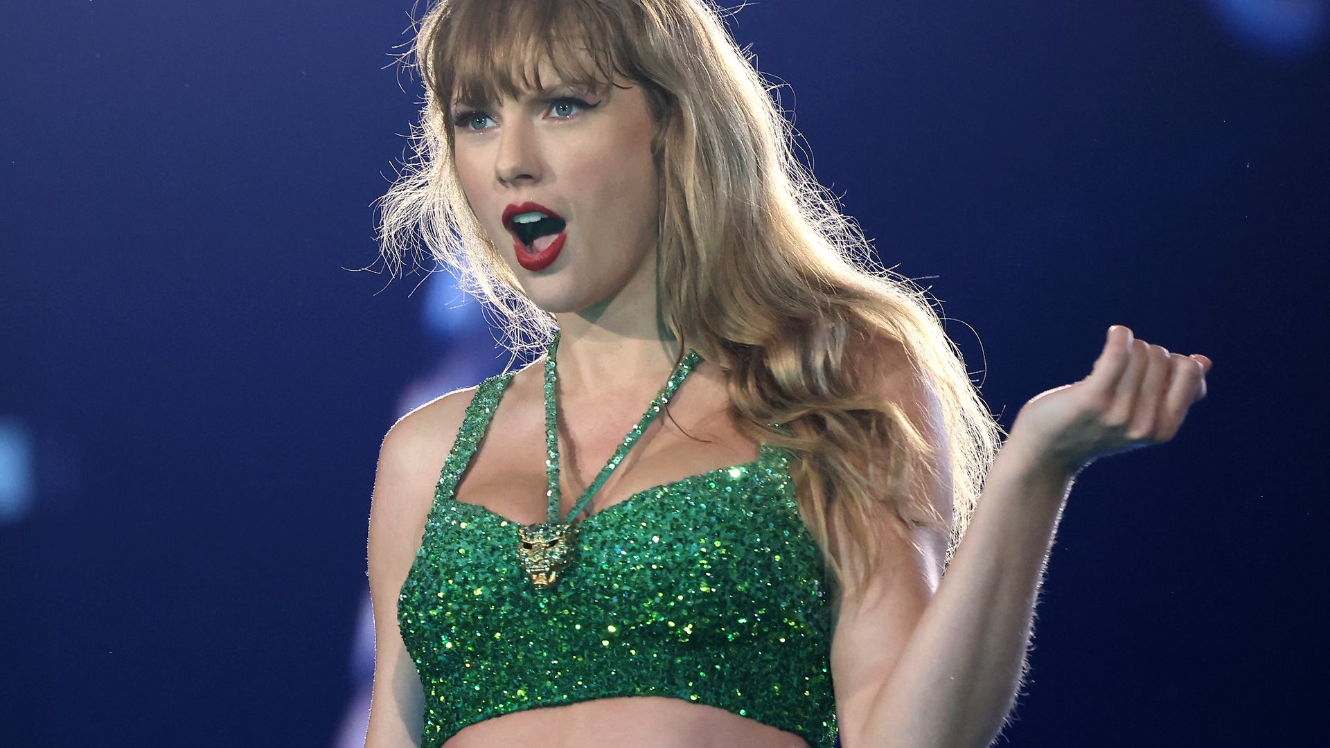 Taylor Swift hints at big news with sparkling $9,000 jewel