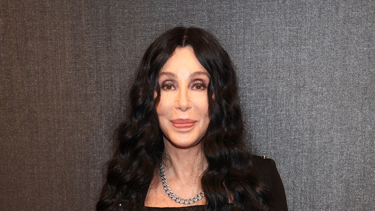 Cher debuts head-turning hair transformation in surprise appearance