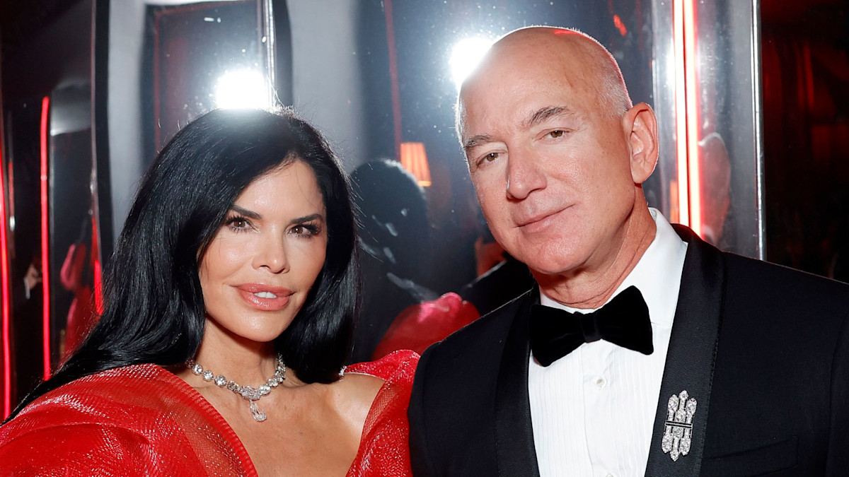 Lauren Sanchez kisses Jeff Bezos on a romantic outing – see photos