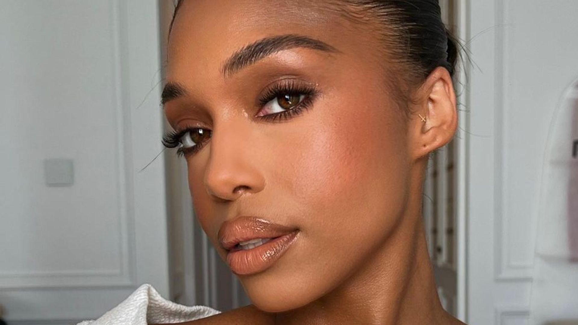 Espresso Makeup: How To Perfect The Fashion Girl Approved TikTok Beauty Trend