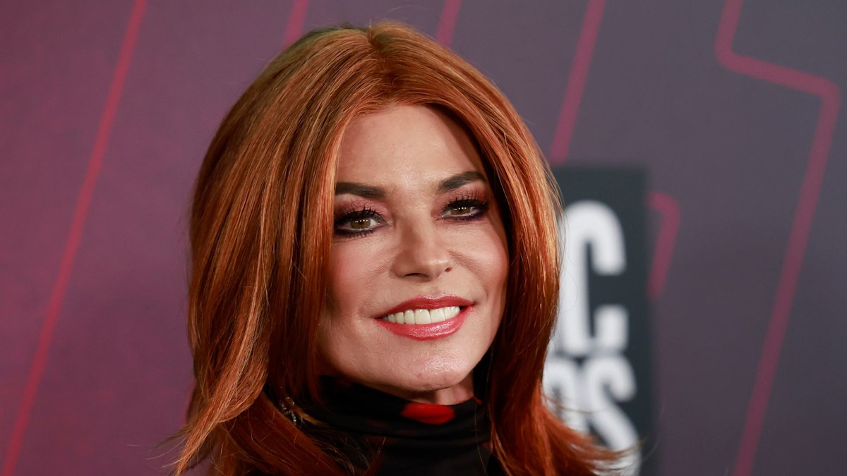 Shania Twain and rarely seen husband are 'couple goals' in new video ...