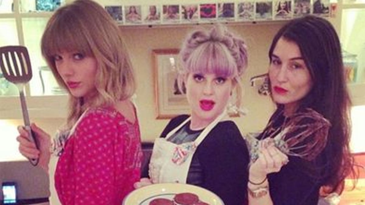 From Taylor Swift to Jennifer Aniston: celebrities who celebrate Friendsgiving