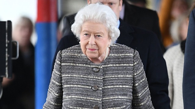 the queen returns london