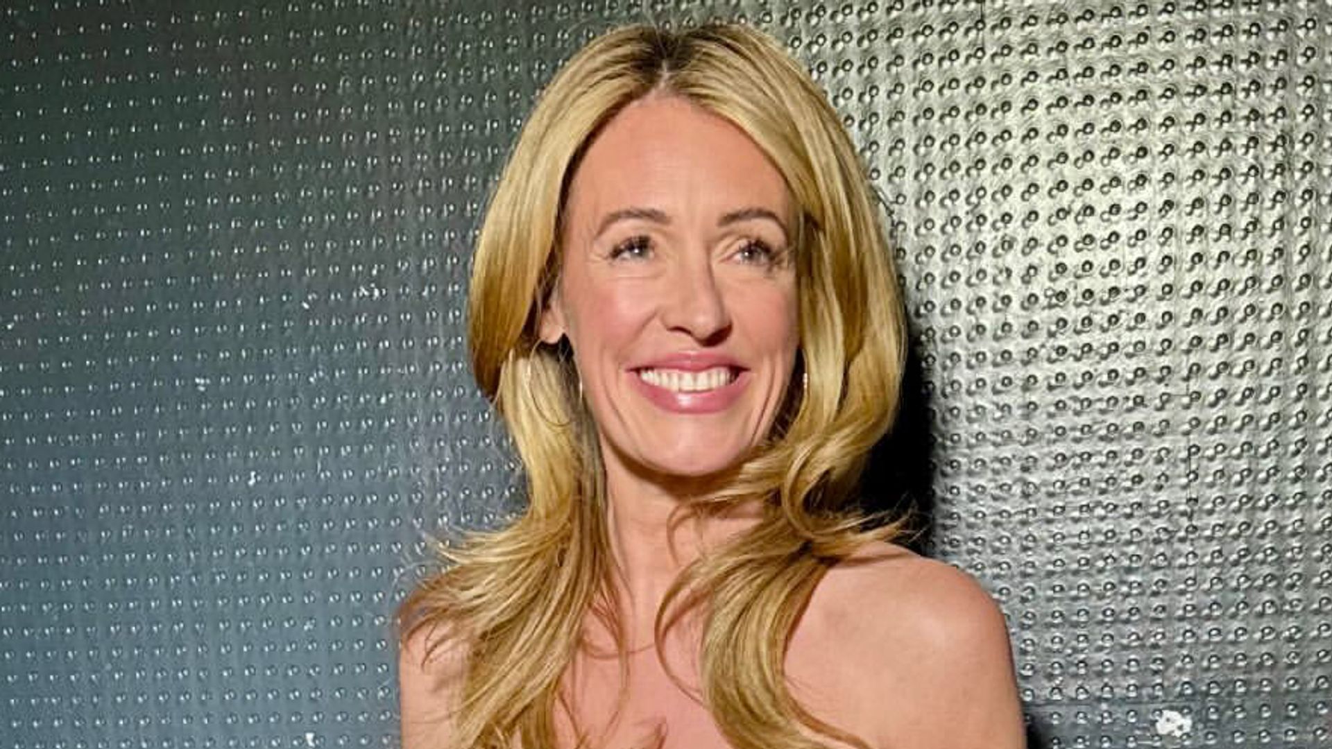 I had polka dot fashion fatigue until I saw Cat Deeley's flirty outfit - j'adore!