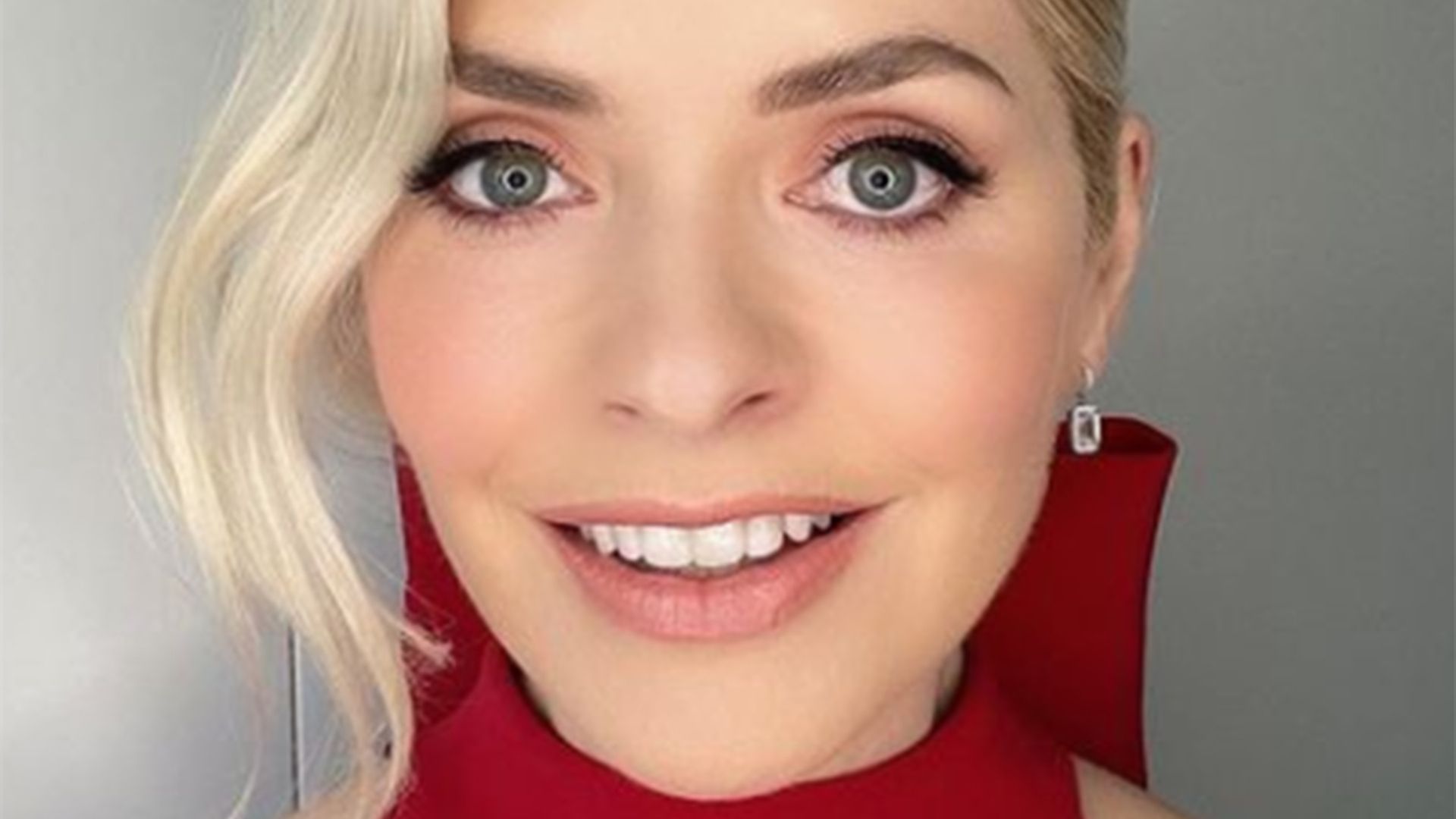 holly willoughby red dress