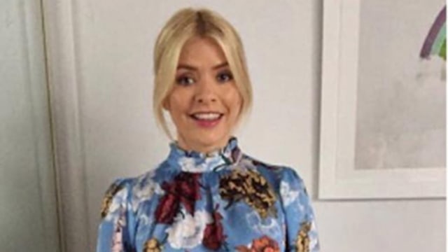 holly willoughby leather skirt