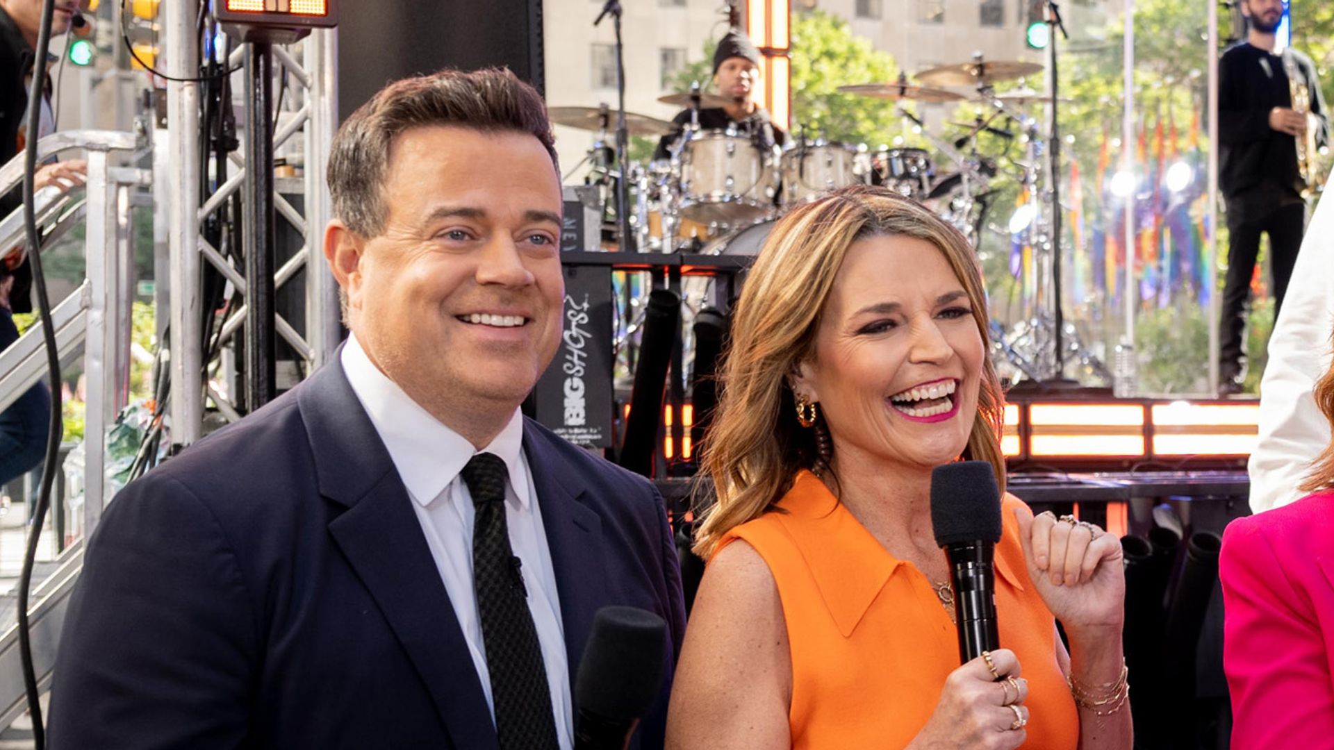  Carson Daly, Savannah Guthrie stand outside Today Show studio
