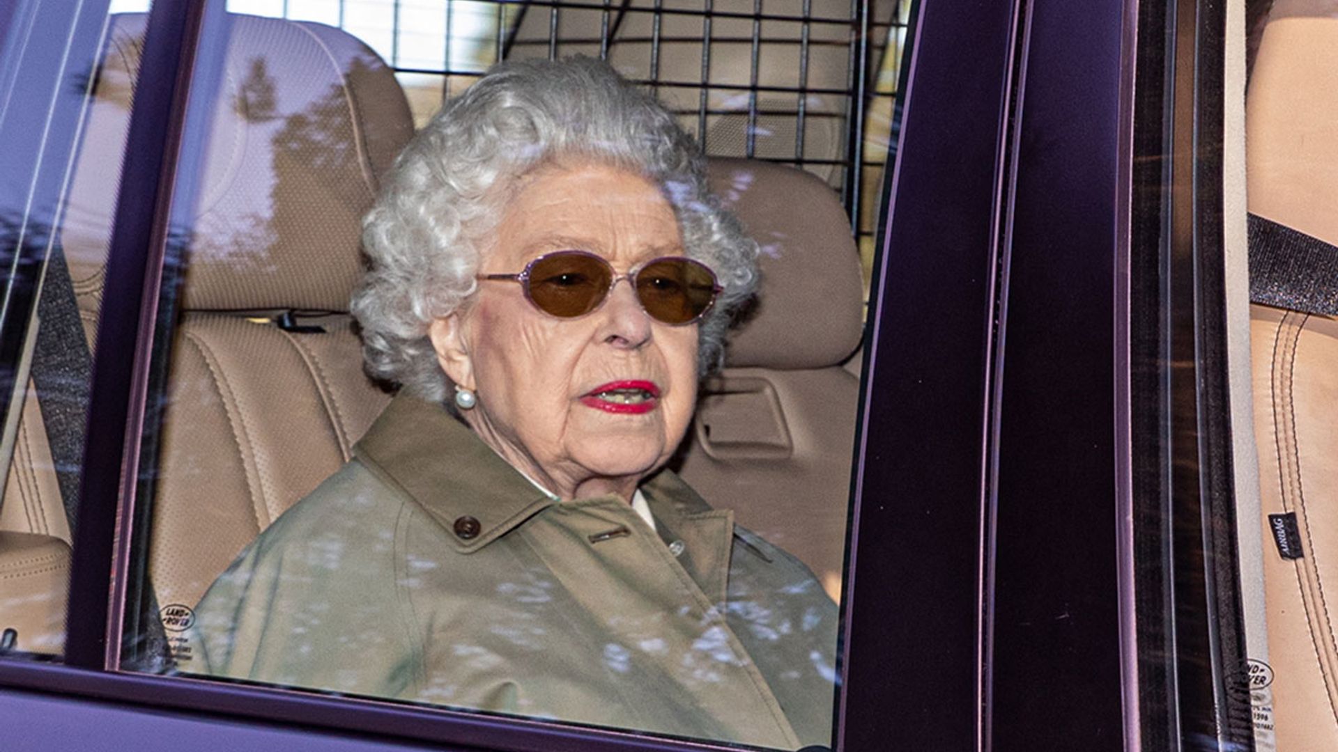 queen leaves sandringham