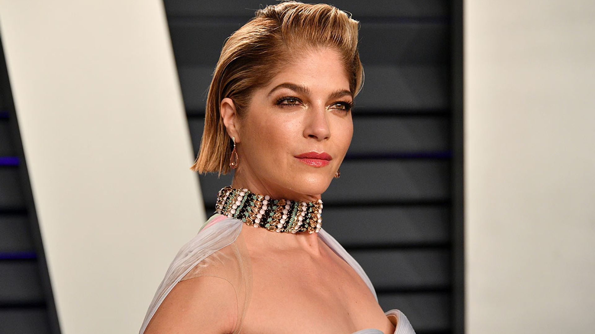 Selma Blair makes emotional red carpet appearance at the Oscars after(00)
