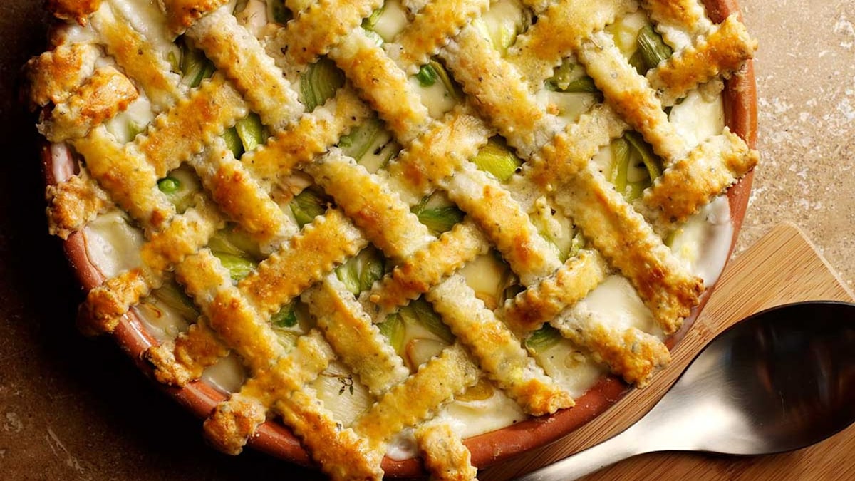 you-need-to-try-this-chicken-and-leek-pie-recipe-with-a-modern-twist