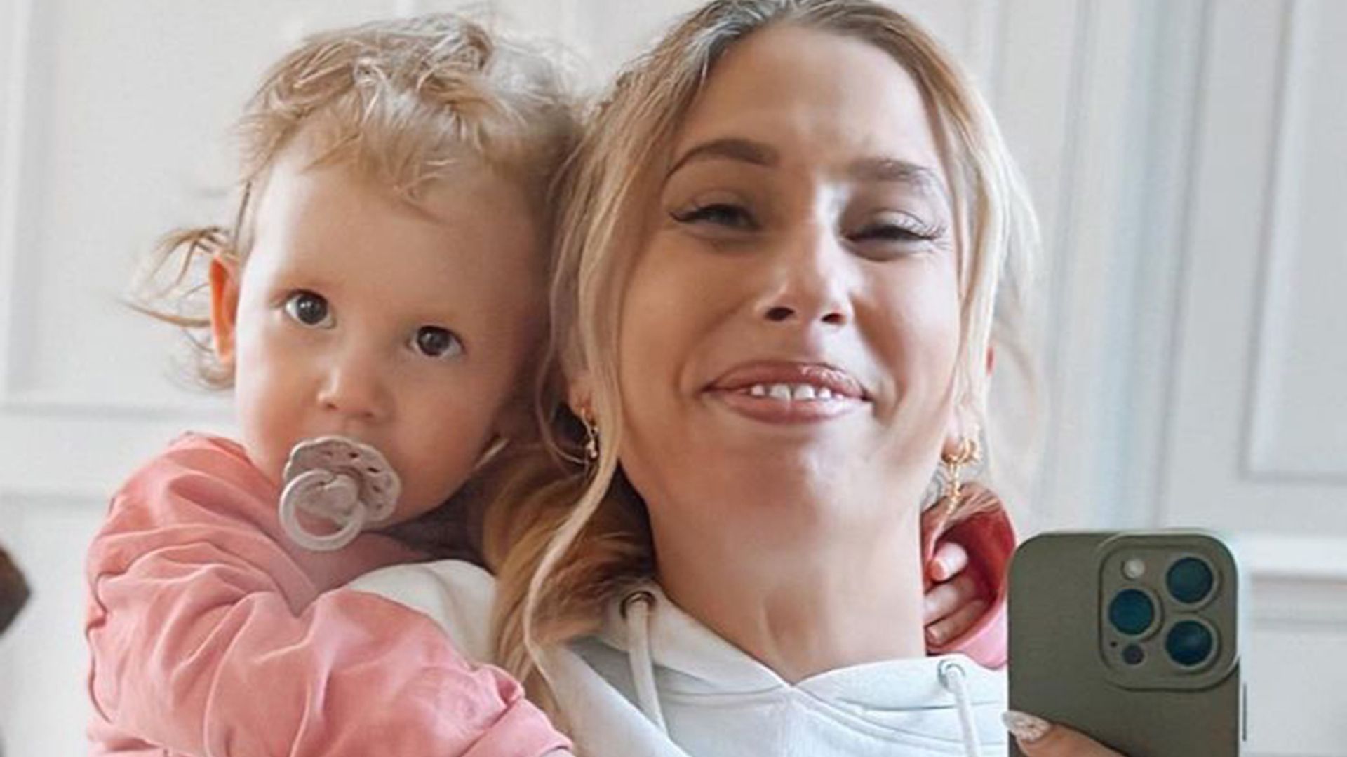 Stacey Solomon lets one-year-old daughter Rose paint her own bedroom - watch  | HELLO!