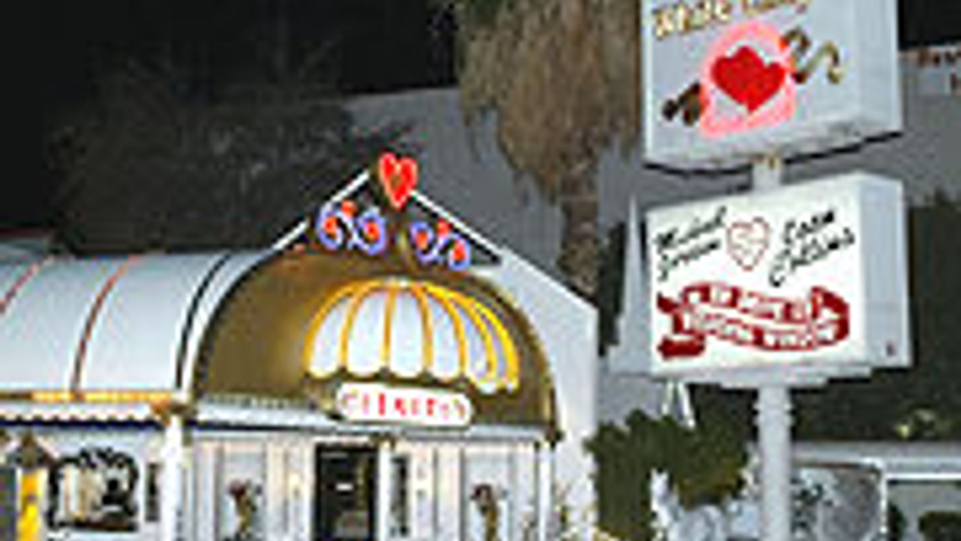 Peaches ties the knot in Vegas after whirlwind romance with HELLO!