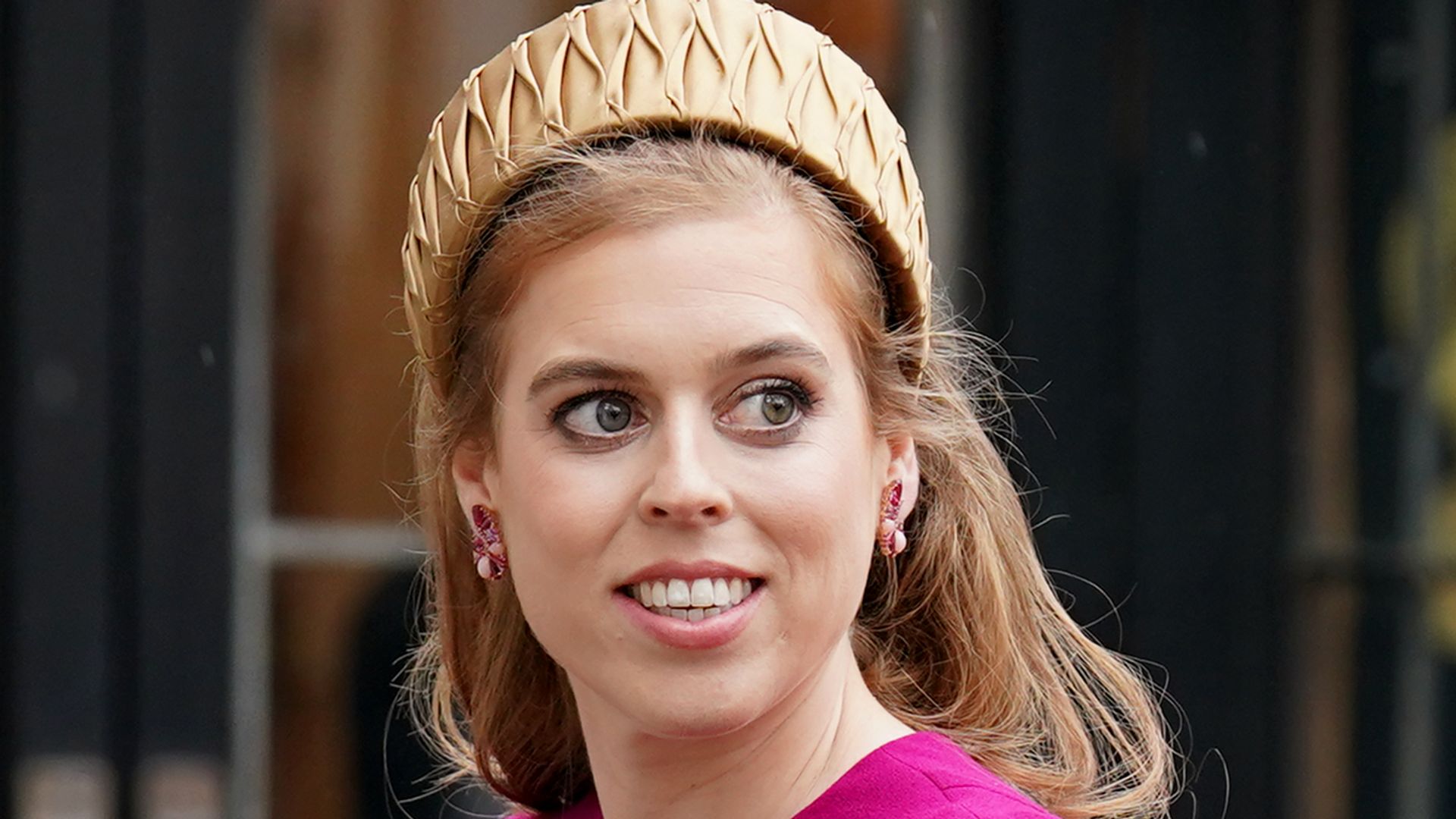 Princess Beatrice rocks military jacket and mini skirt for sister date ...