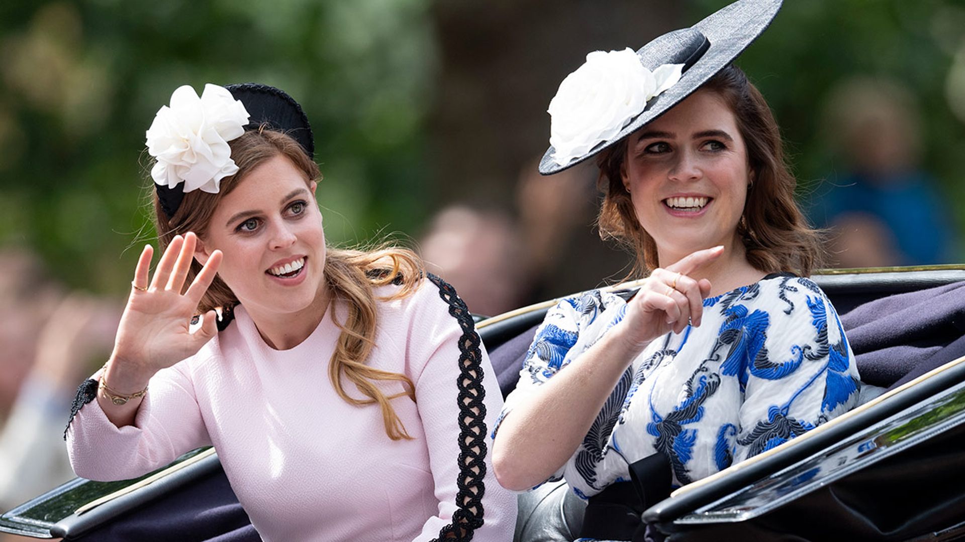 princess beatrice and eugenie in carriage