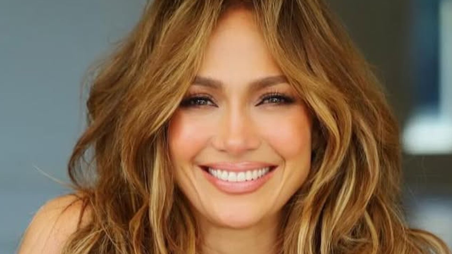 jennifer lopez smiling wearing tank top